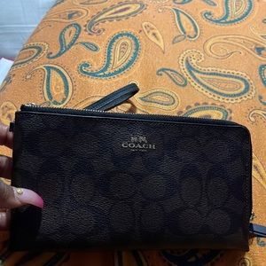 Double zip coach wristlet wallet used a few times but still in good condition